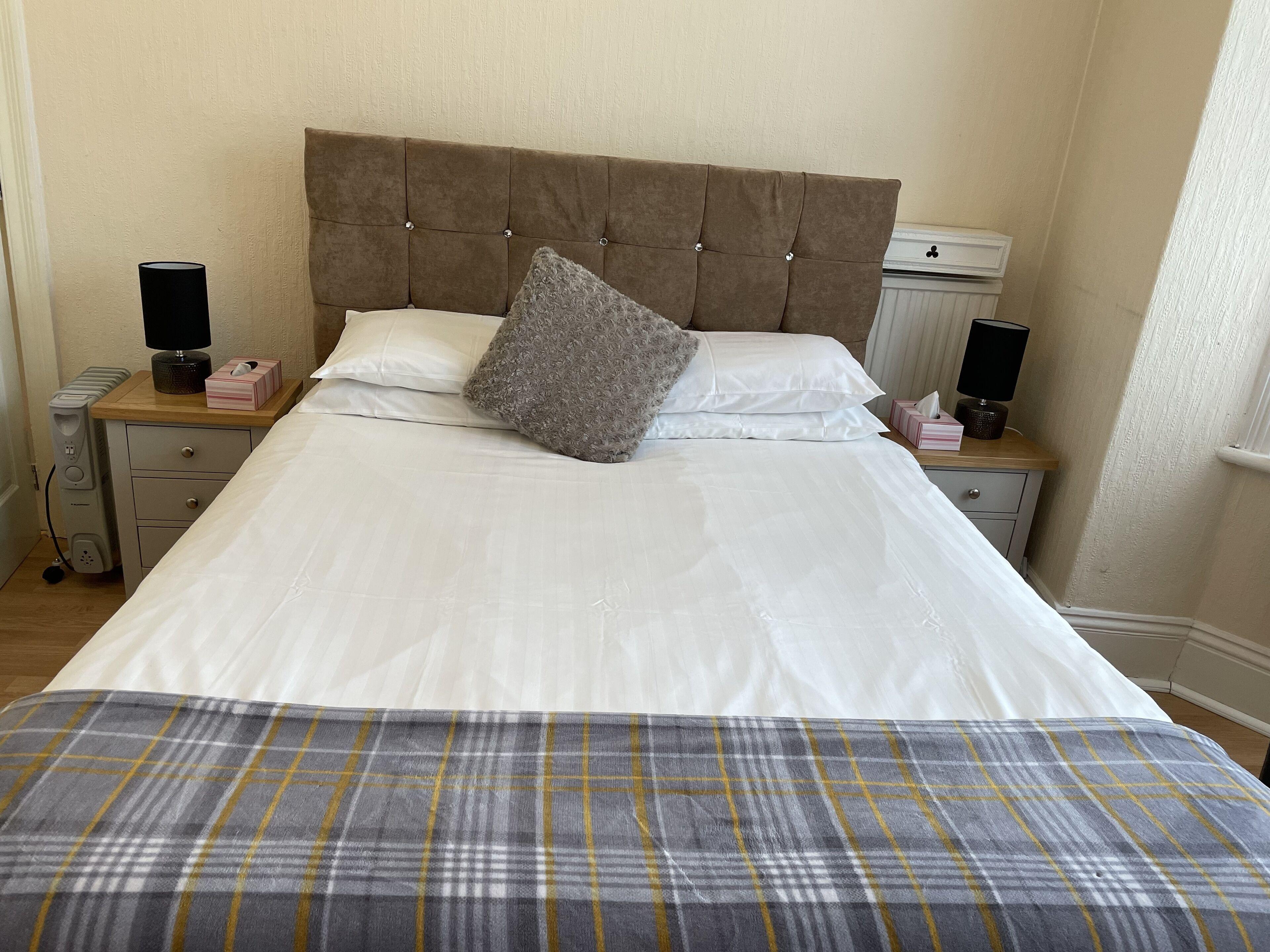 Diamonds Lodge Near York Hospital — Photos 1